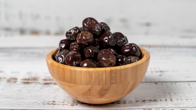 Dřevěné servírovací misky a talíře